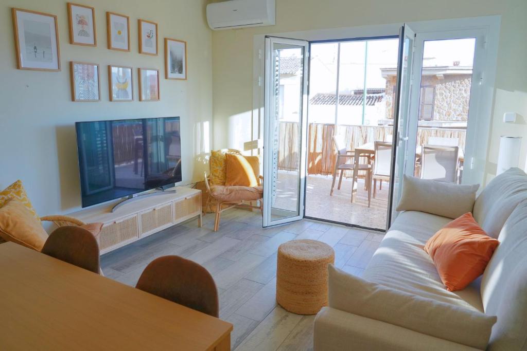 Central & Stylish Beach Flat - 1