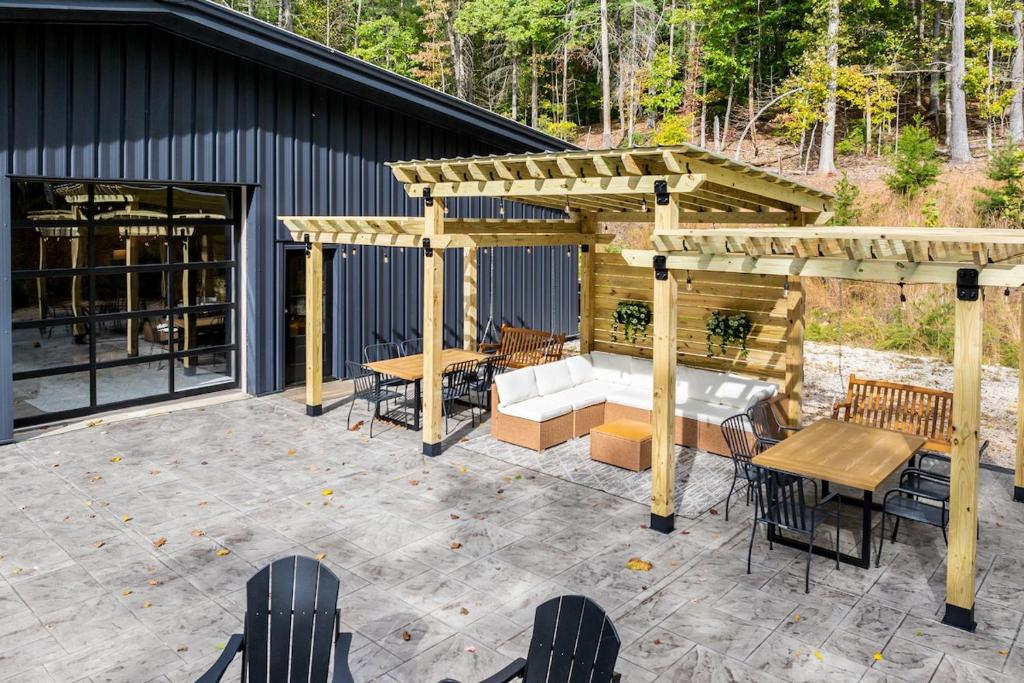 5 King Beds - Sleeps 18 - Game Room - Brew Trail, Nellysford