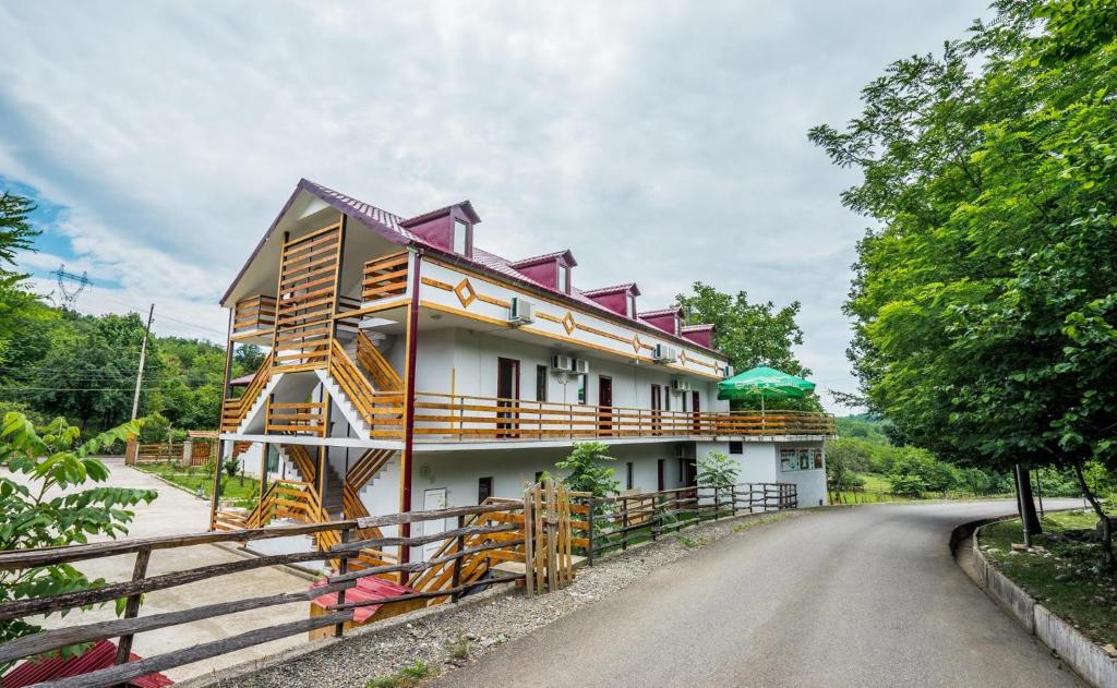 Prometheus Gate Hotel, Cchaltubo