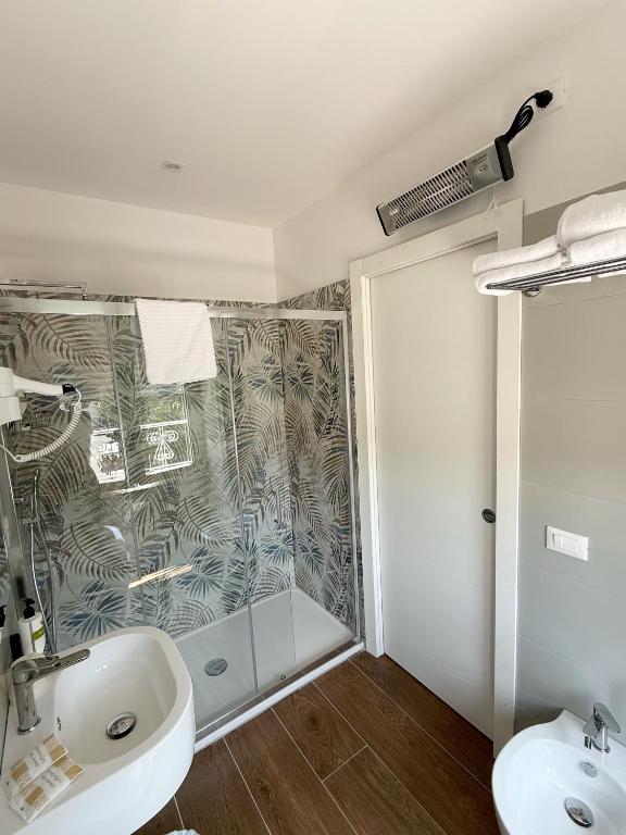 Isabel Rooms - 3