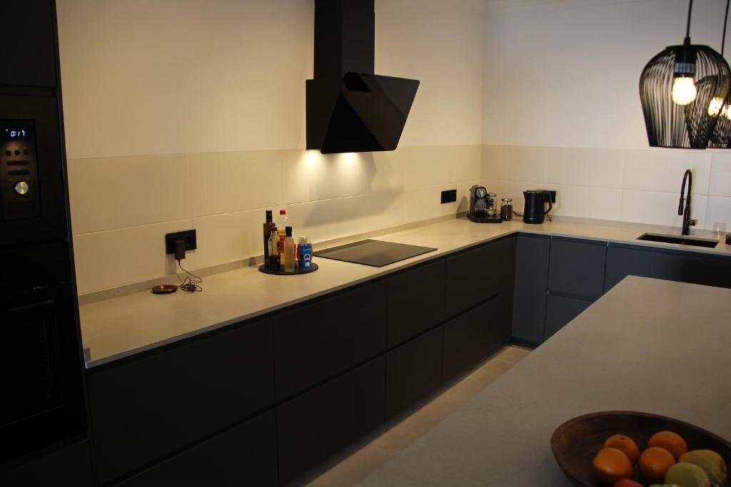 Completely renovated large apt, amazing sea views - 3