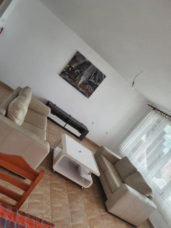 Vikendica Emily, Kovin