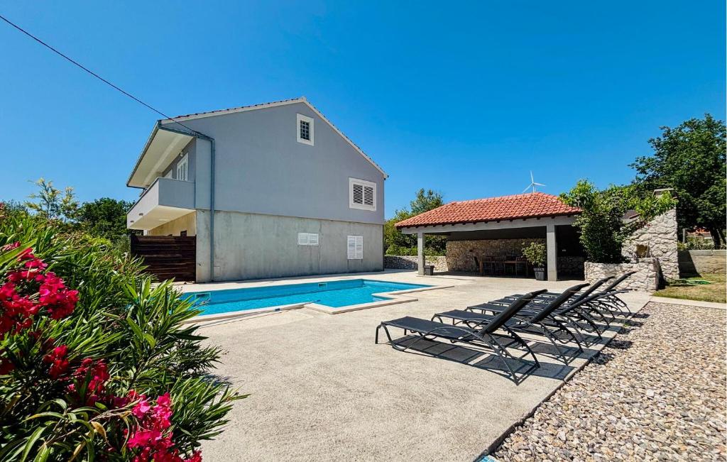 Lovely Apartment In Katuni With Wifi, Katuni