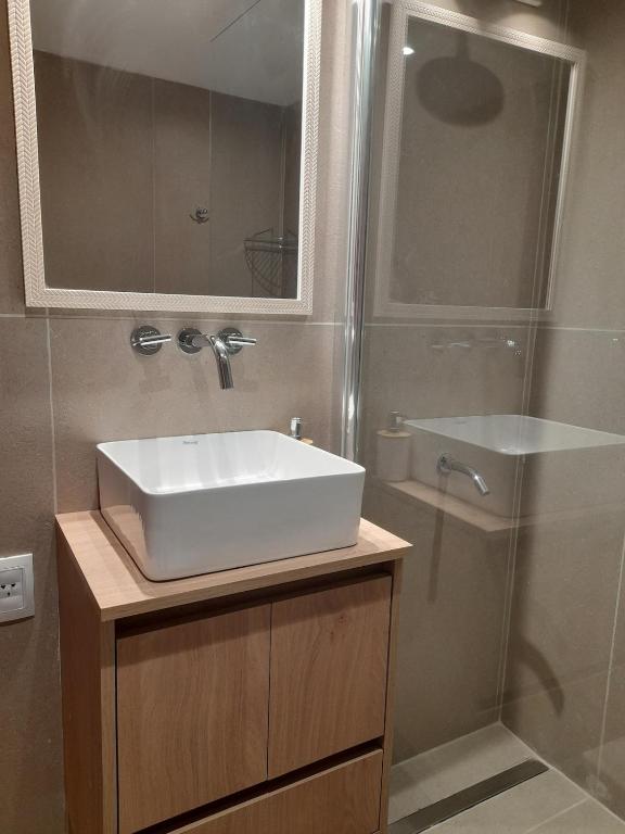 Super céntrico y con espectacular VISTA AL LAGO - 4