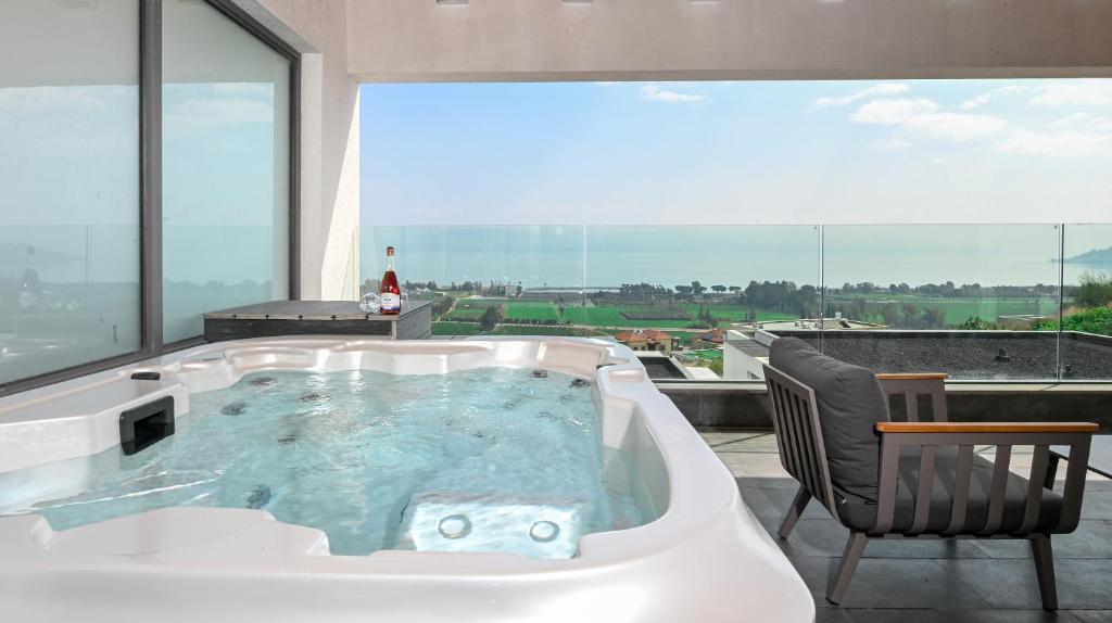 Yalarent C Kinneret Apartments With Private Jacuzzi, Migdal