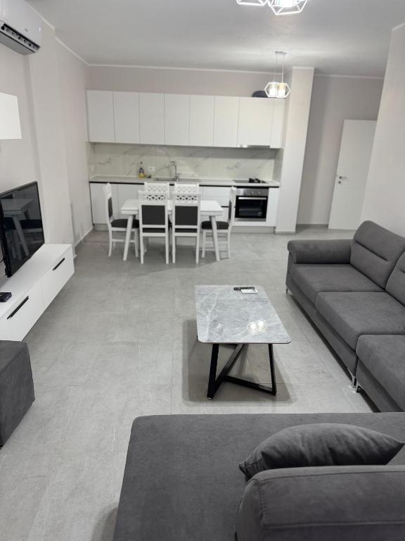 Gray & White Escape - Shkoder, Skadar