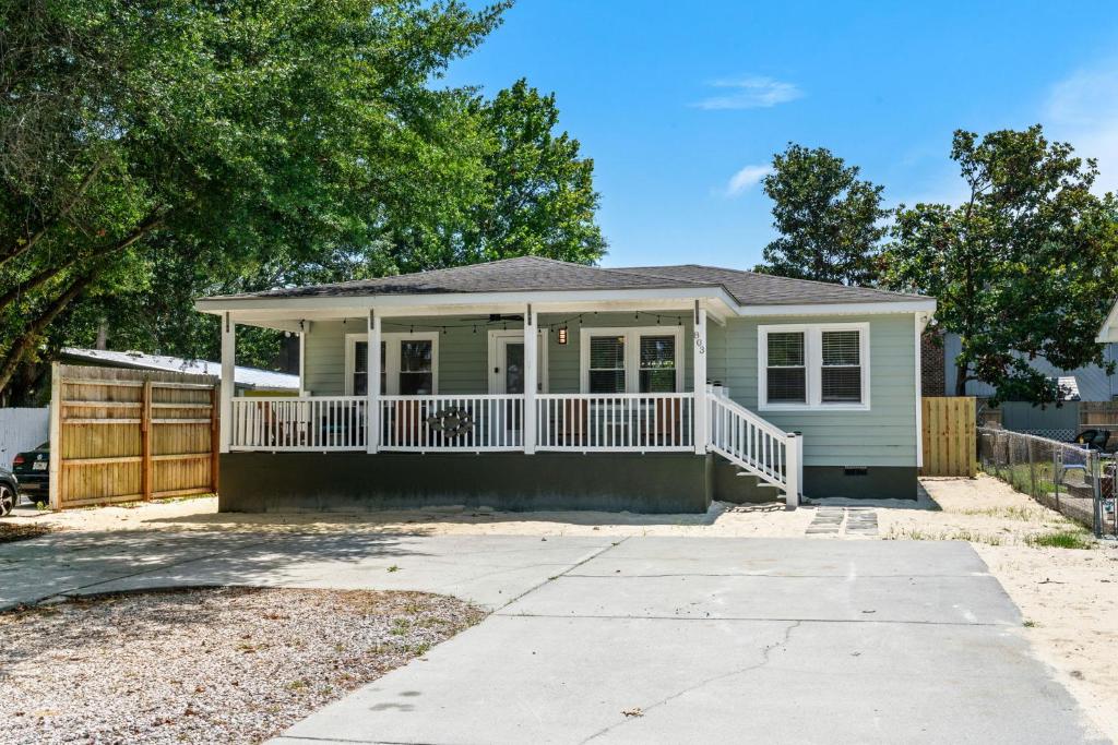 Dunecrest Cottage - Beach Nearby, Myrtle Beach