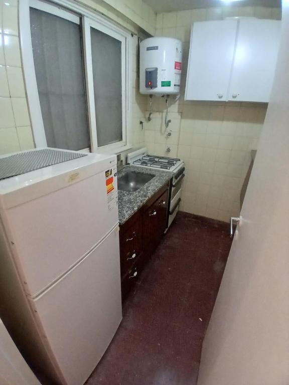 Depto Sarmiento zona centro 3 personas - 2