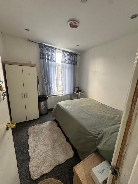 ROOM IN HARROW ON THE Hill, Harrow