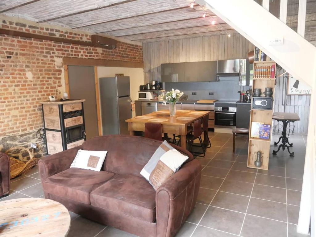 Gîte dans une écurie rénovée avec jardin privé, clim, parking et WIFI - FR-1-510-150, Flines-lès-Mortagne