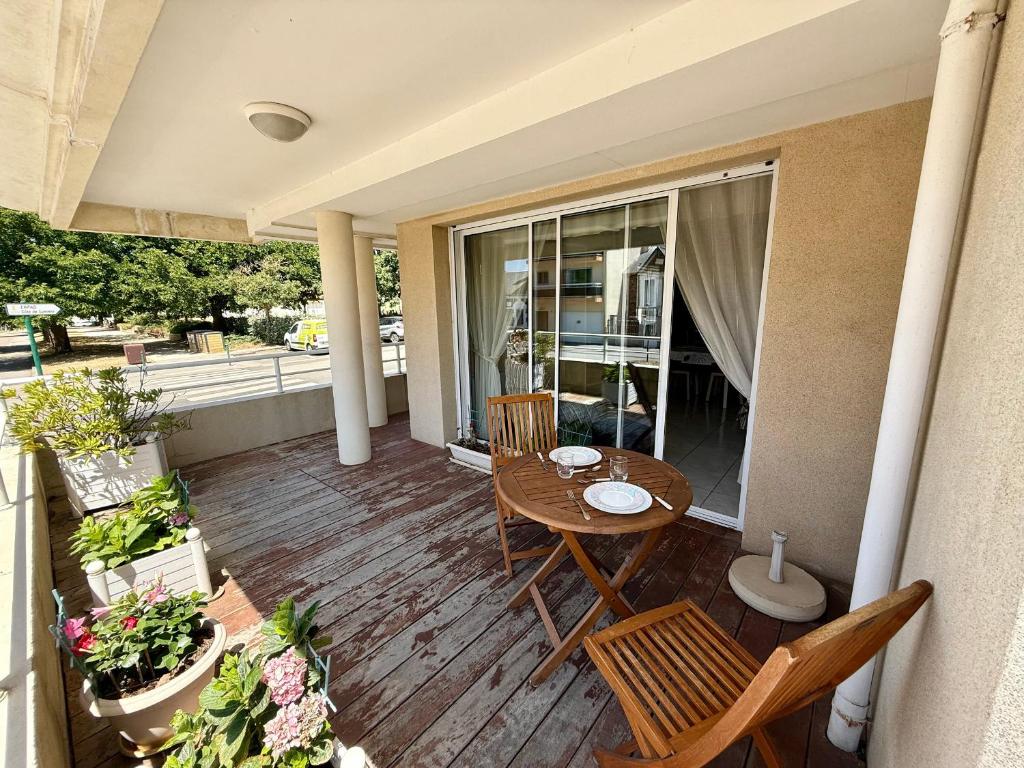 Appartement T3 avec terrasse et garage à 300 m de la plage, quartier Arago - FR-1-92-582 - 1