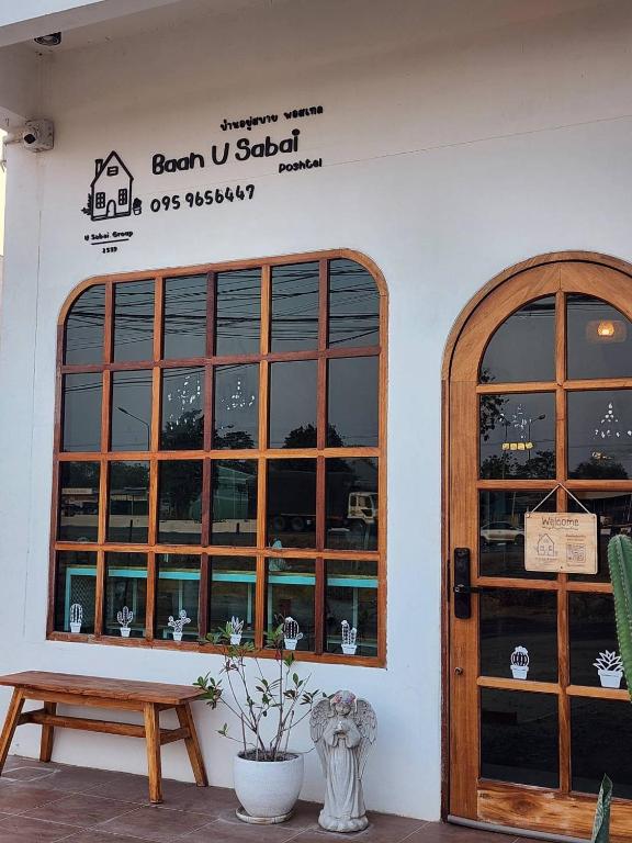 Baan U Sabai Poshtel (บ้านอยู่สบาย พอสเทล), Manorom