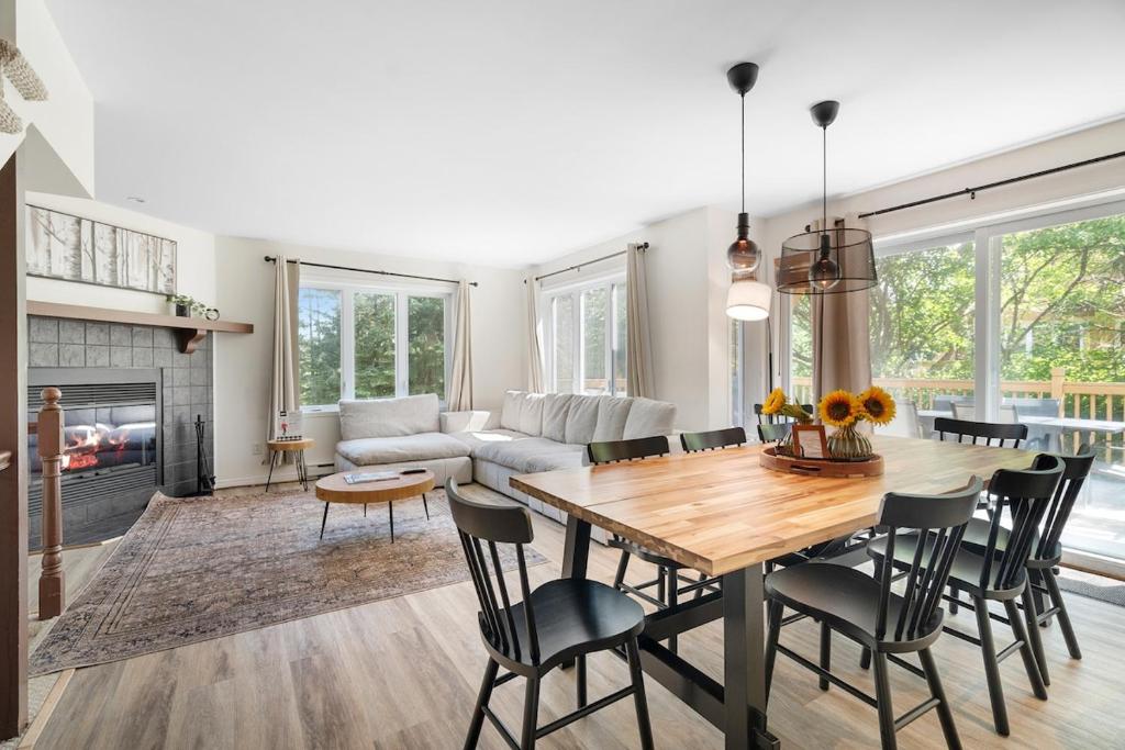 Townhouse On The Golf W Pool Access -aiglon 1666, Mont-Tremblant