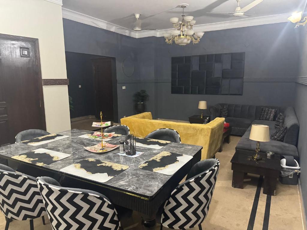 Three bed apt at F11 Markaz, Islámábád