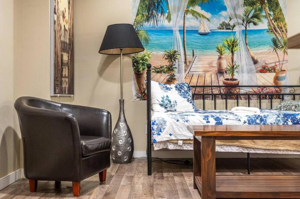 Private & Beautifully Finished Basement Suite, SW Edmonton, Edmonton