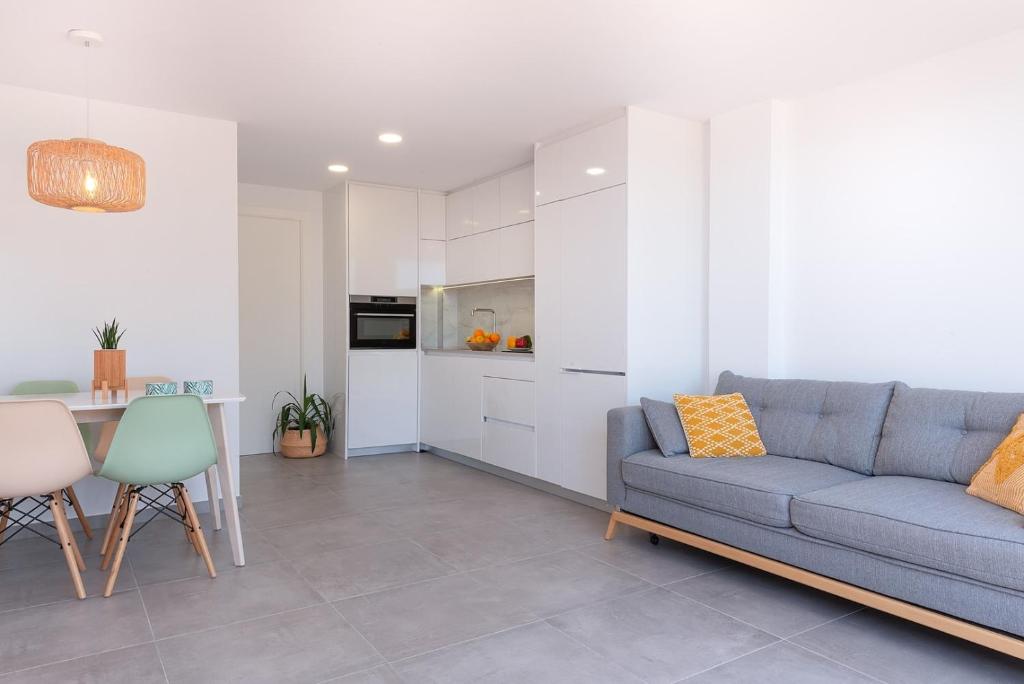 Top Apartment: Sea views, terrace and pool - 4