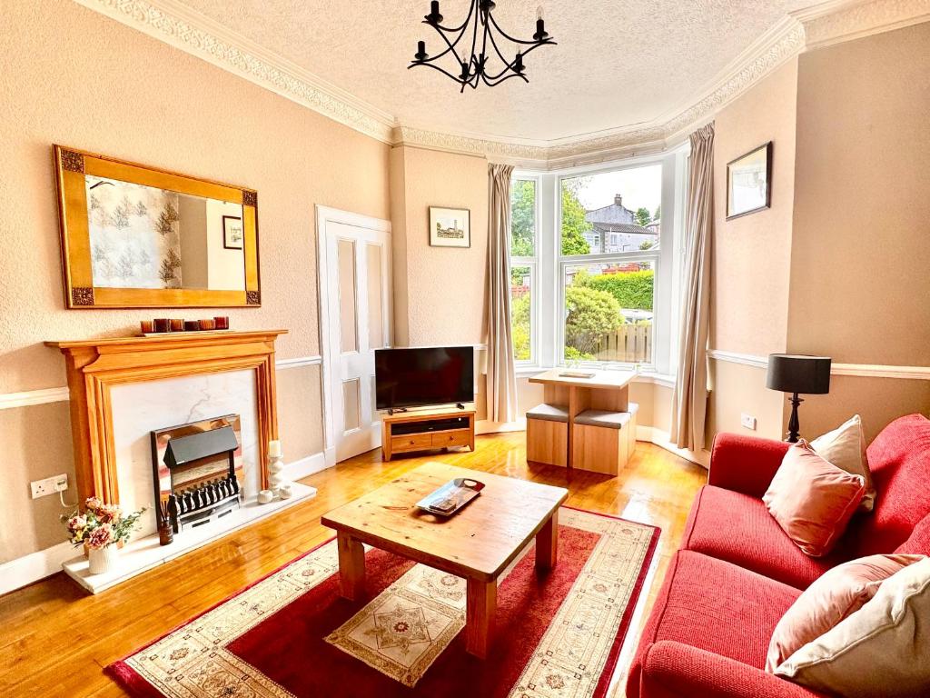 Hide-a-While, Rothesay