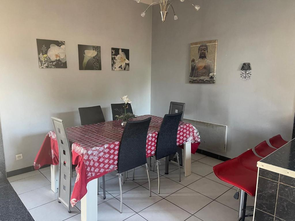 Maison familiale avec piscine - 3