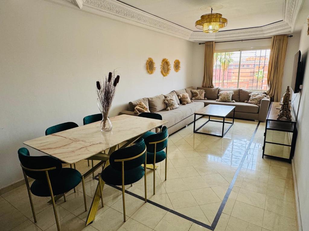 chic nest heart of gueliz With pool, Marakéš