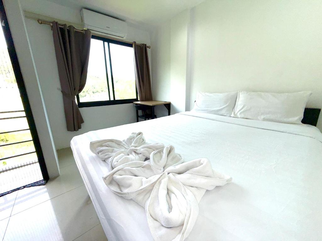 Easy Life R6, Pláž Patong