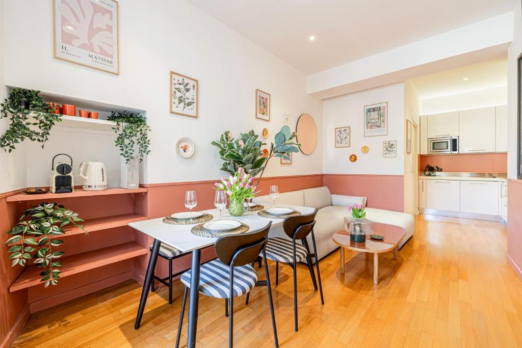 New! Remodeled Appartement in the Heart of Nice, Beach 3 min, 2BR, AC, Elevator, Amazing little terrace, Best Location! - 4