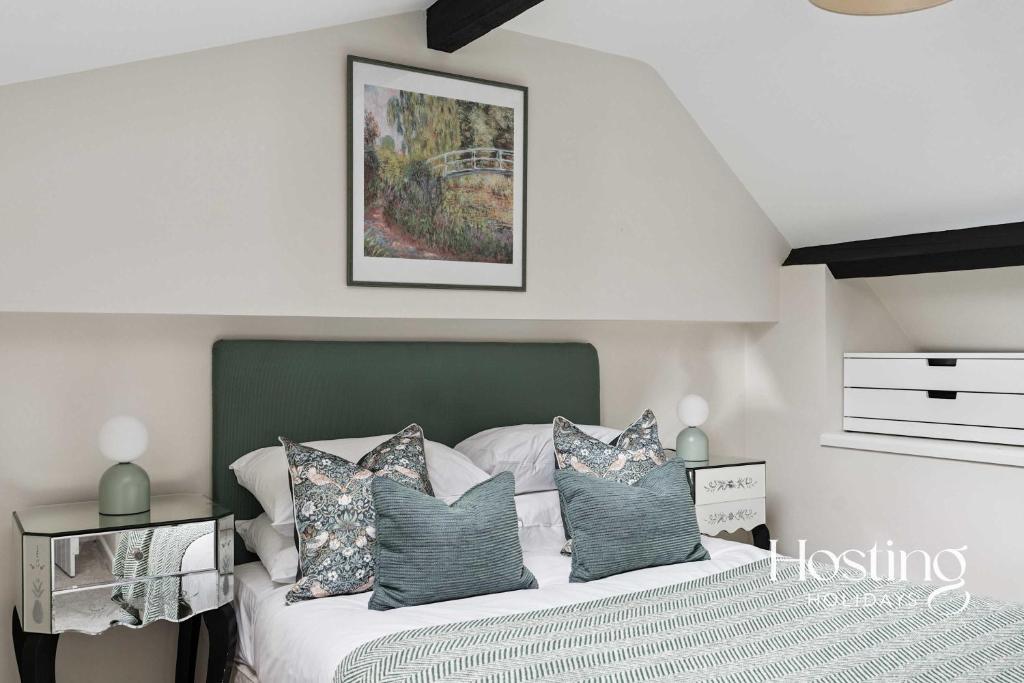 Fairmile Loft - Cosy 1-Bed Stay in Central Henley, Henley-on-Thames