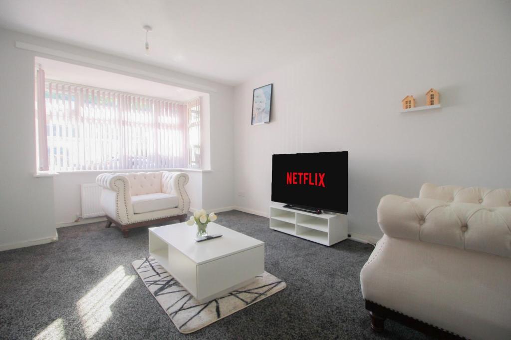 Budget Modern Room in Bilston-Ideal for Work Trips, Coseley