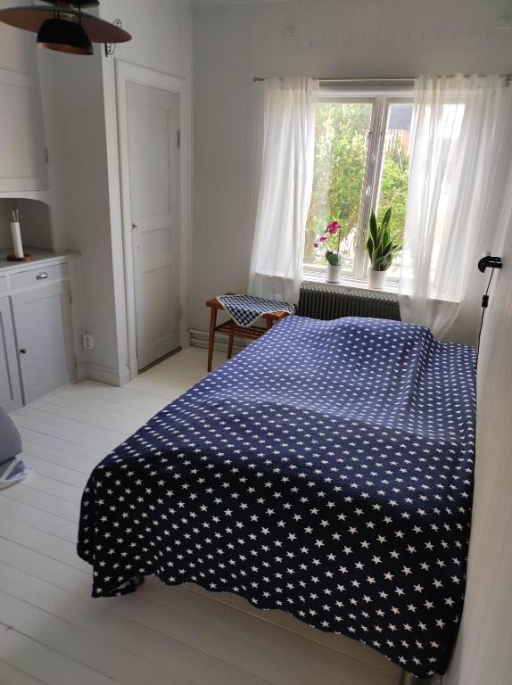 Mysig liten lägenhet, Central, Nära Tågstation och Sjö, Alingsas