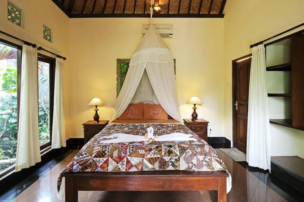 Loka Sari Guest House and Spa photo
