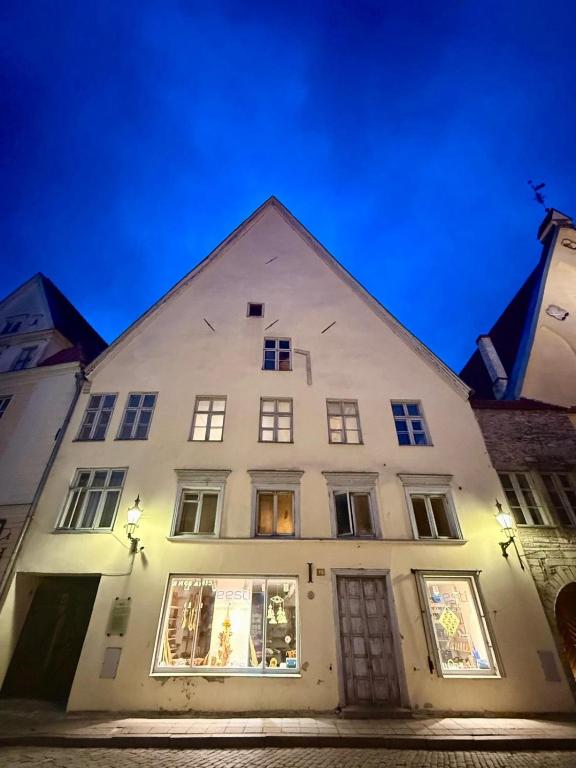 Luxury 2BD Suite in the Heart of Medieval Tallinn Old Town, Tallinn