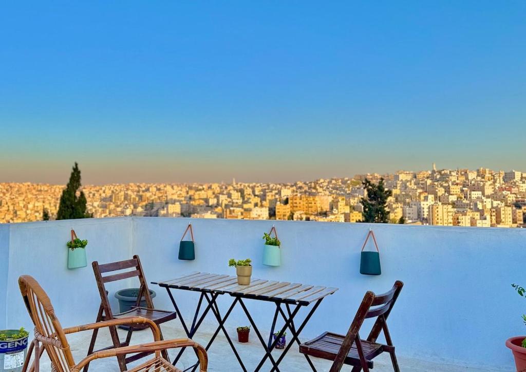 Modern Apartment in Prime Location - Jabal Amman, Ammán