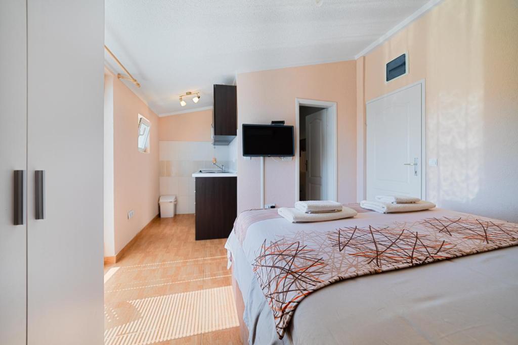 Apartment Dragicevic 7 with Garage - 5