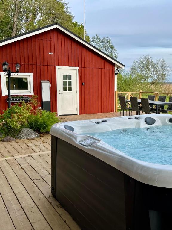 Solvik Lakehouse & Outdoor Spa, Vreta Kloster