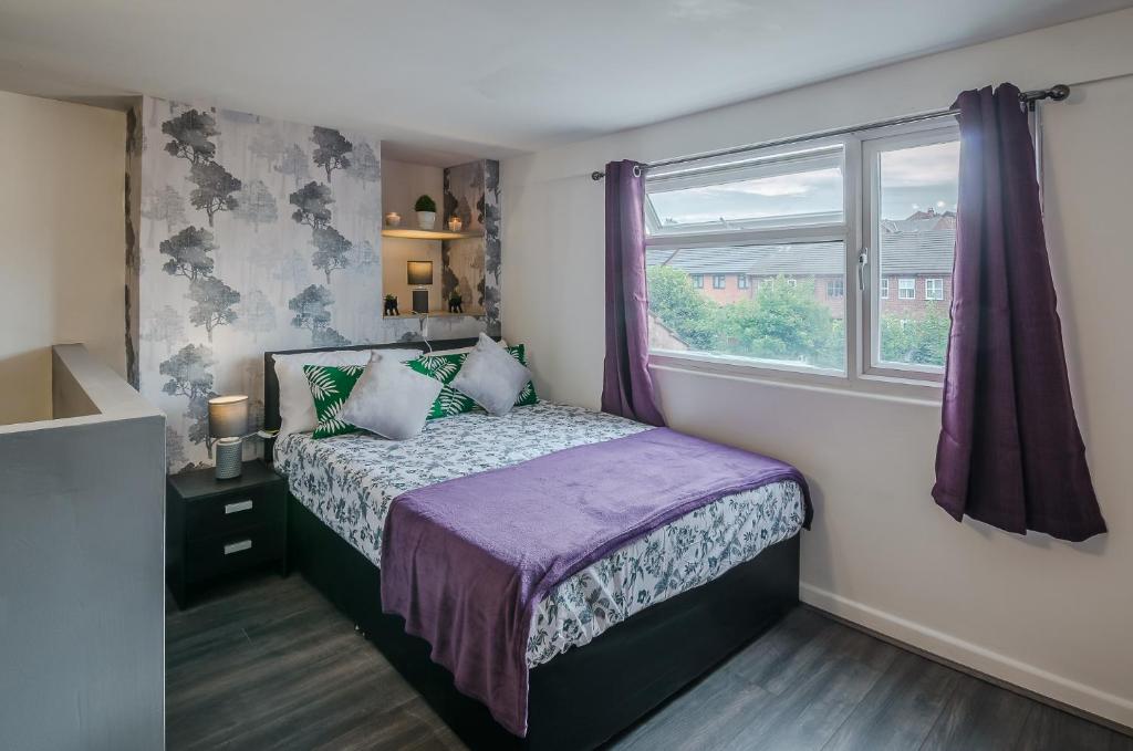 Ensuite Studio with Kitchenette Dudley DY2, Dudley