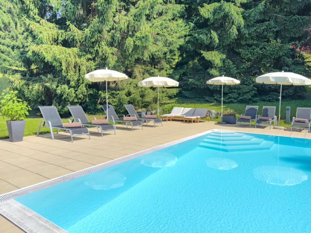 Romantik Hotel Die Gersberg Alm mit Panoramablick auf Salzburg und Outdoor Pool ab Mai - 5