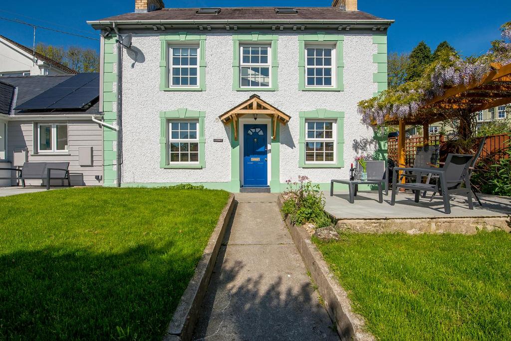 Llys Bonfyl, Cardigan