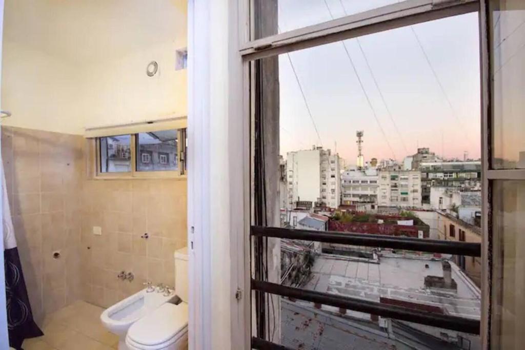 Calm Flat in City Center with Skyline Views - 4
