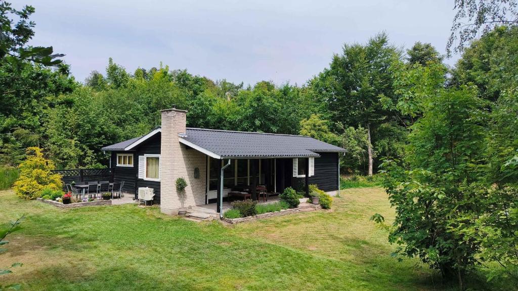 Cozy Cottage Steps From Lyngsbæk Beach, Ebeltoft