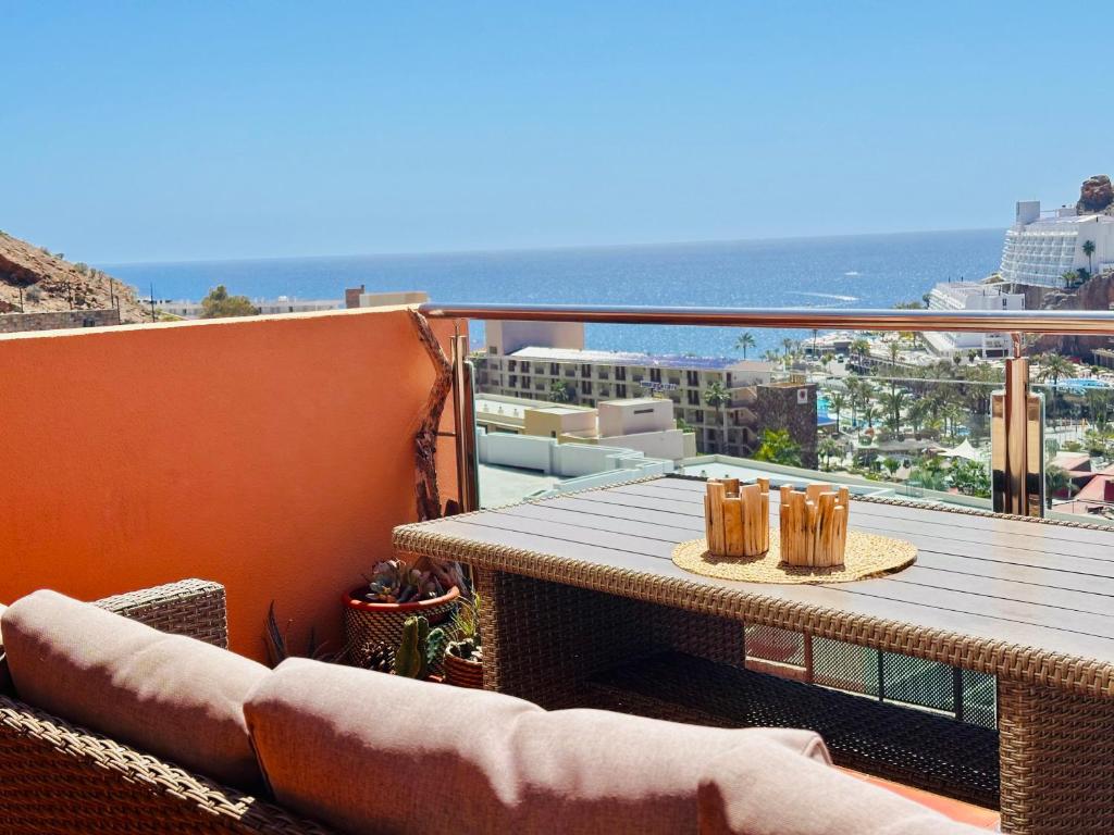 Apartment with views of sea and mountains, Taurito