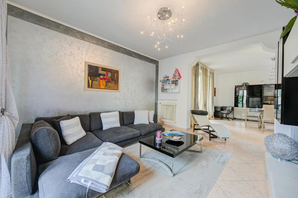 Silvy Apt Salò | Charming & Near Center - Happy Rentals - 3