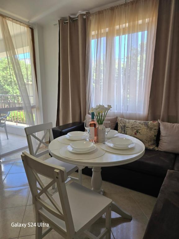 Elia Relax & Lux, Acheloj