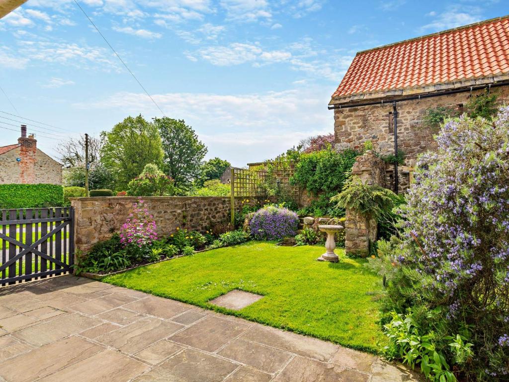 2 Bed in Richmond G0139, Moulton