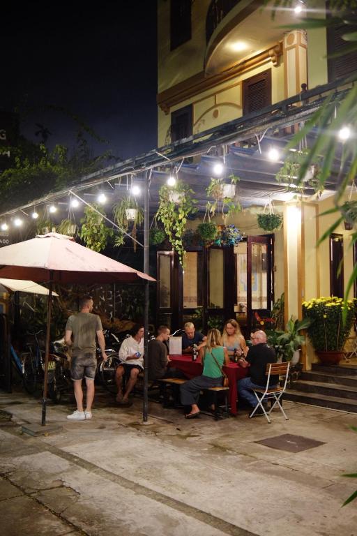 DK's Backpacker Hotel