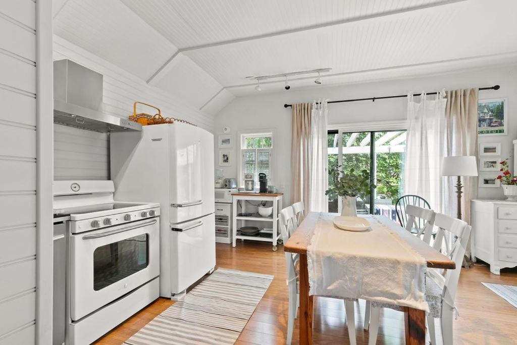 BeachBerry Cottage, Barnstable