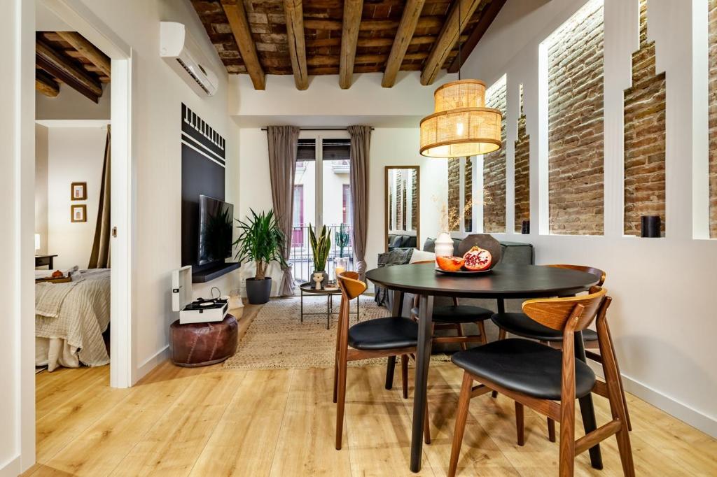Faya - 1 bedroom and balcony in Gràcia, Barcelona