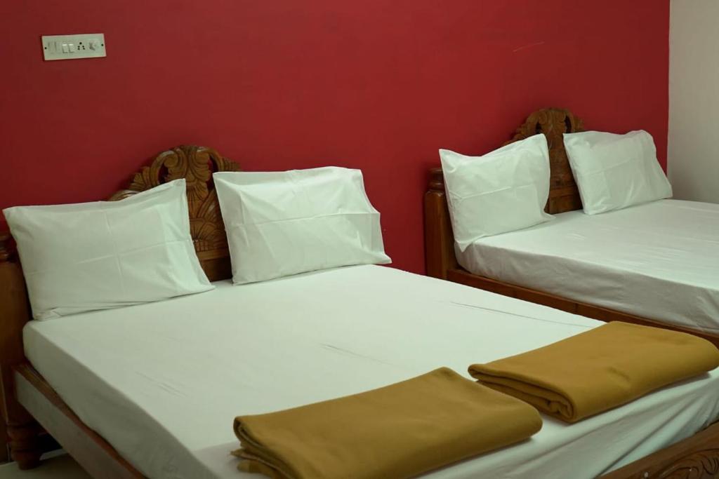 Red Paradise, Vālpārai