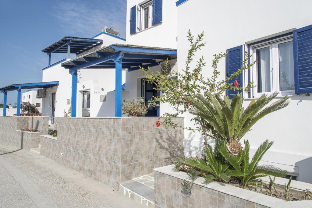 Heliovasilema Studios — Hotel in Milos Island