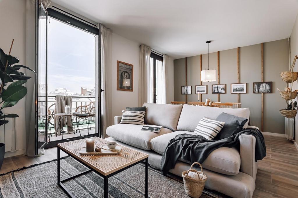 Seron - 3 bedrooms and office in Eixample Esquerra, Barcelona