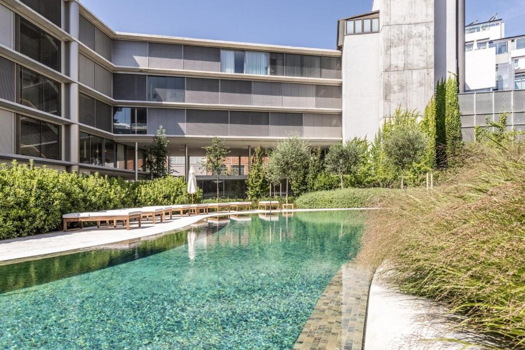 Sol - 1 bedroom, shared pool in Ciudad Jardín, Мадрид
