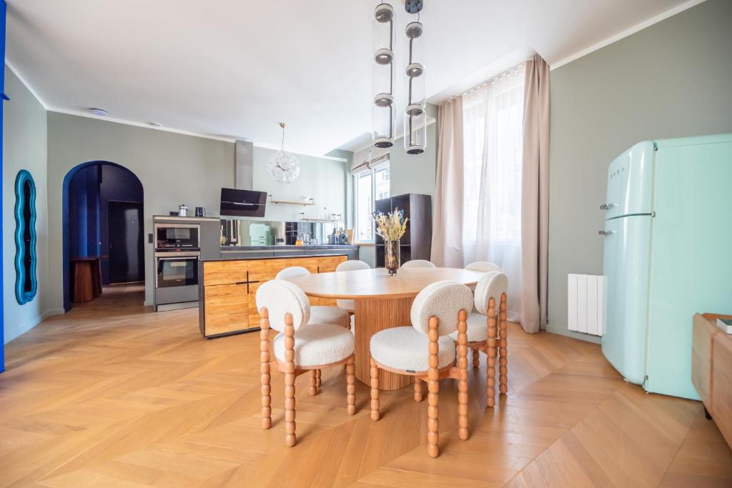 Stylish Duplex in Paris' Center - 3